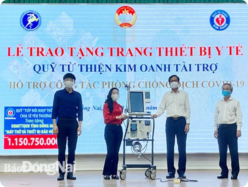 Kim Oanh Group bàn giao thêm trang thiết bị y tế phòng chống dịch Covid-19 cho Bệnh viện Đồng Nai.