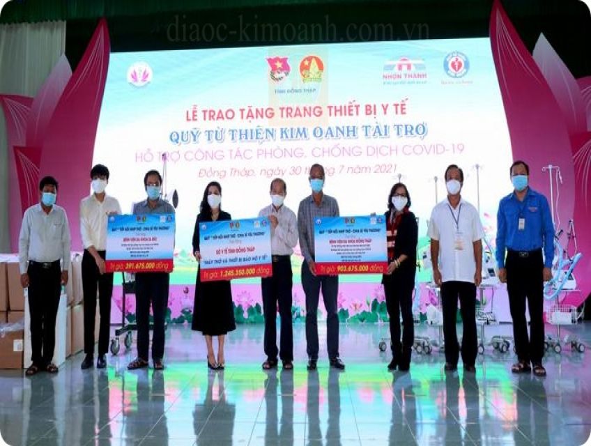 Tập đoàn Địa ốc Kim Oanh tặng trang thiết bị y tế cho Đồng Tháp chung tay chống dịch.