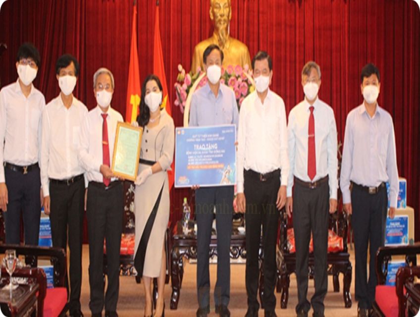 Quỹ từ thiện Kim Oanh trao tặng thuốc điều trị Covid-19 cho tỉnh Đồng Nai.