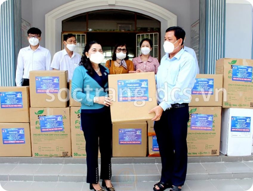 Quỹ từ thiện Kim Oanh hỗ trợ thuốc, trang thiết bị vật tư y tế cho tỉnh Sóc Trăng phòng chống đại dịch bệnh Covid-19.