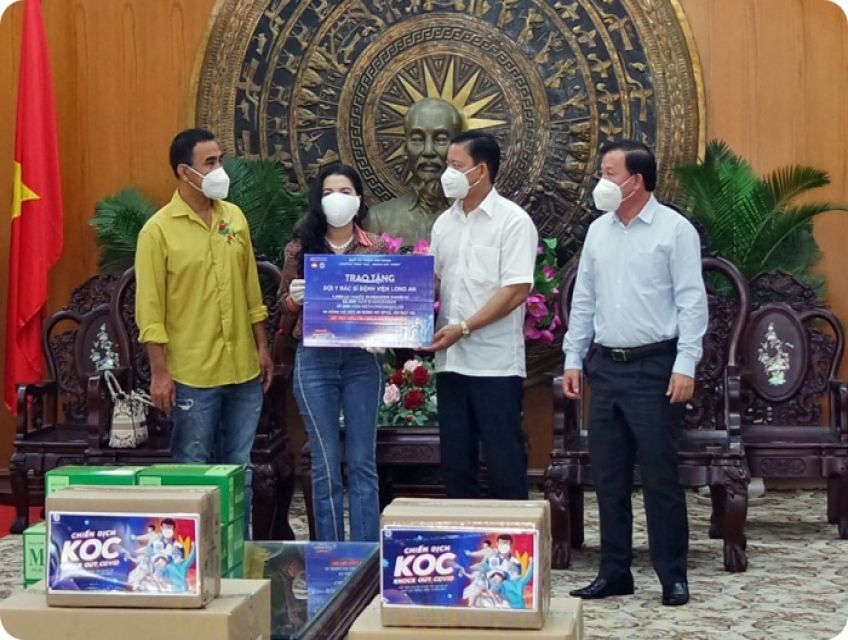 Từ thiện Kim Oanh trao tặng vật tư y tế phòng chống dịch Covid – 19 cho tỉnh Long An.
